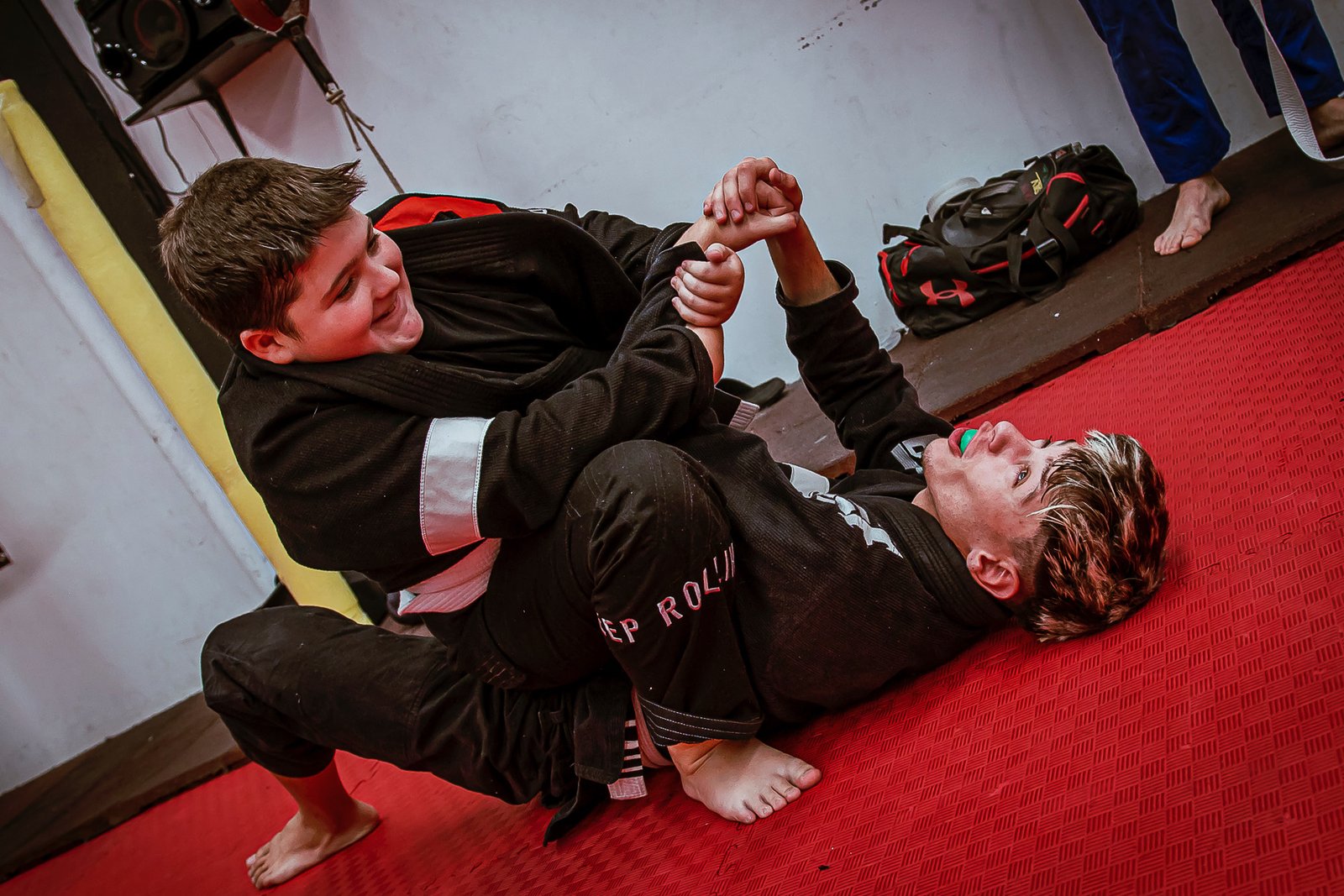 Clase de Jiu Jitsu para Niños y Adolescentes en Granada - Aprendizaje seguro y divertido